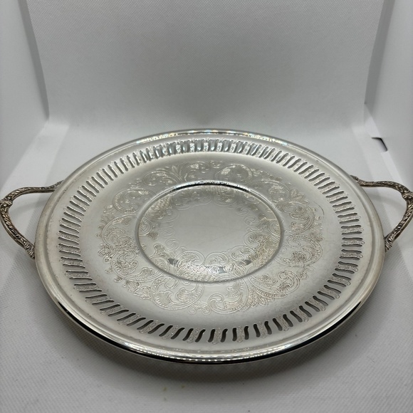 Viking Plate 8 3/4" w/ lead mount Handles E.P Copper Made in Canada Silverplated - Picture 1 of 6